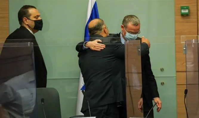 ממשלה עם רע"מ? בליכוד שכחו את החיבוקים עם מנסור עבאס