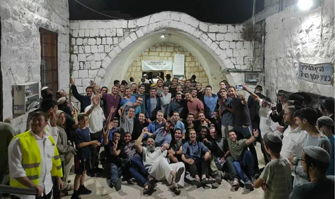 מתגייסי ישיבת אלון מורה פקדו את קבר יוסף