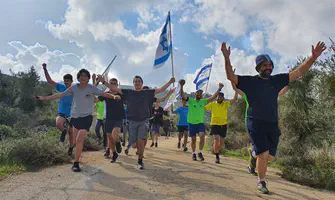 תלמידי הישיבה רצים לזכר אסתר ואהוביה