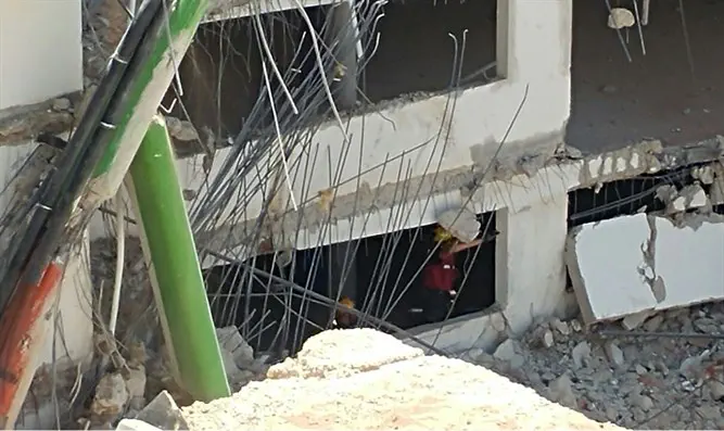 צפו: הבניין בחולון שפונה מדייריו - קרס