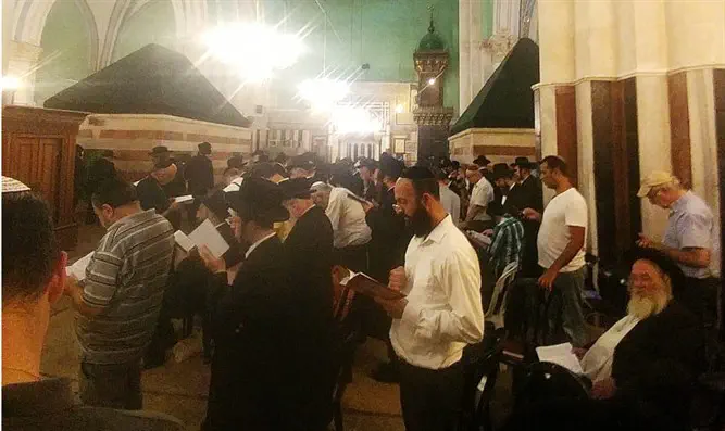 שידור חי: סליחות במערת המכפלה