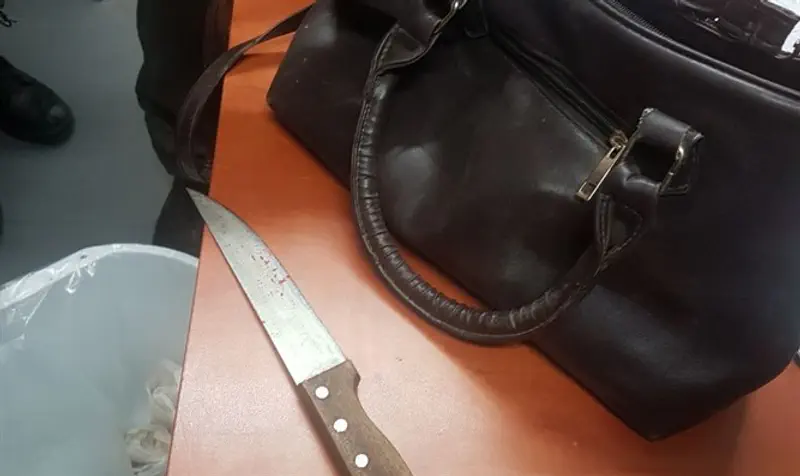הסכין והתיק של המחבלת
