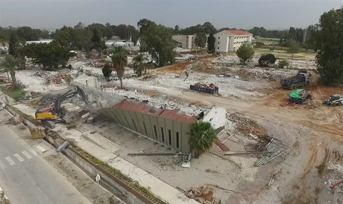 הריסת בה"ד 20 במחנה צריפין