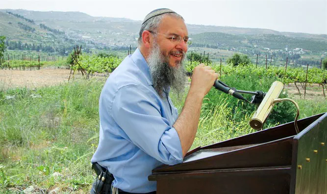 מוחרם. שלמה נאמן