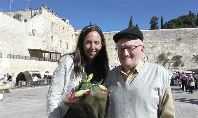 אברהם טקאצ' ובתו