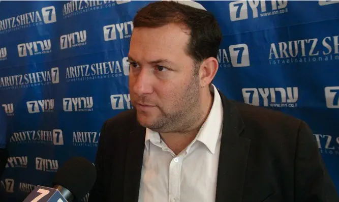 מחזקים את ידיו של הנשיא. דגן