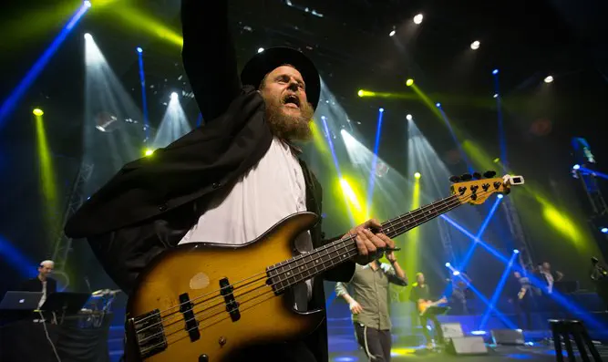 נאור כרמי מקפיץ את הקהל