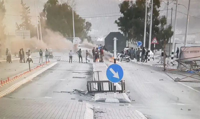 Arabs rioting in Jenin