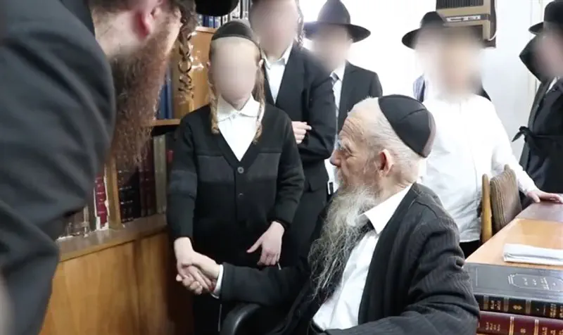 Yeshivas Toras Yaakov students and staff with Rabbi Gershon Edelstein