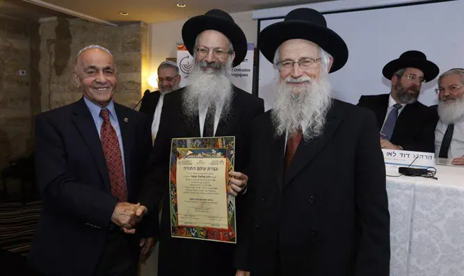 הרב זלמן מלמד עם בנו הרב אליעזר מלמד