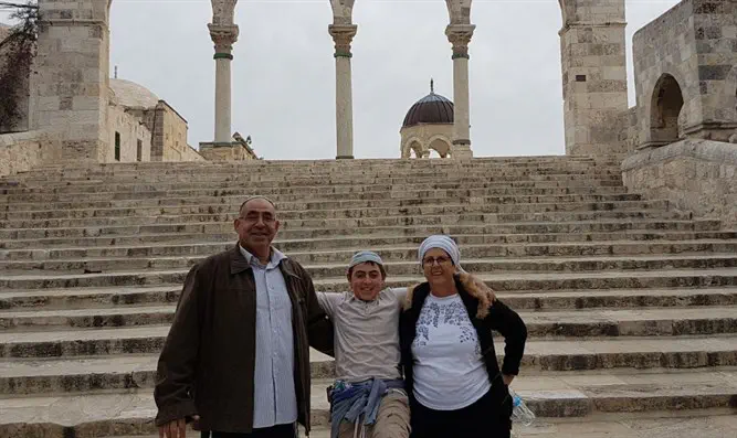 טיול בר מצוה לאחיה ליפניק שנפצע עם שי ועליזה כהן סבא וסבתא