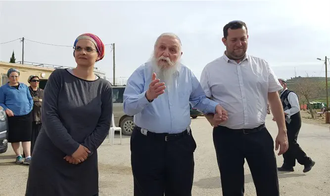 מימין: דגן, הרב דרוקמן ויעל שבח