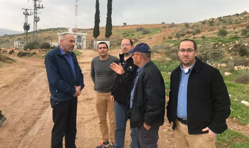 Yogev touring Bardala in Jordan Valley