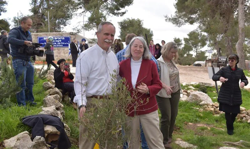 US Congressman David and May McKinley plant tree at Oz VeGaon