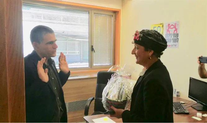 רז מסרב לקבל את משלוח המנות