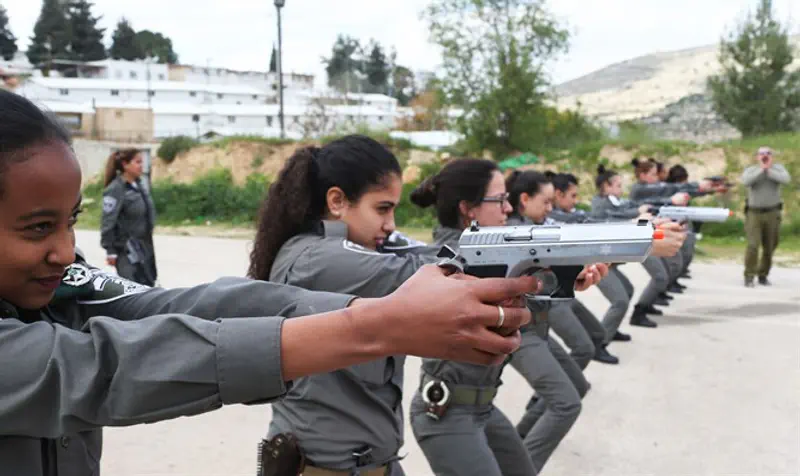 Shooting practice in new all-female Israeli Border Police unit