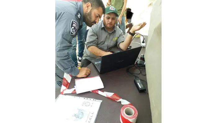 Police and IDU confer