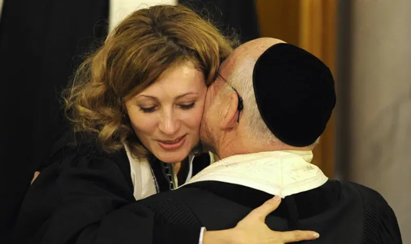 'Give us a kiss'; newly ordained Reform 'Rabbi' receives congratulations