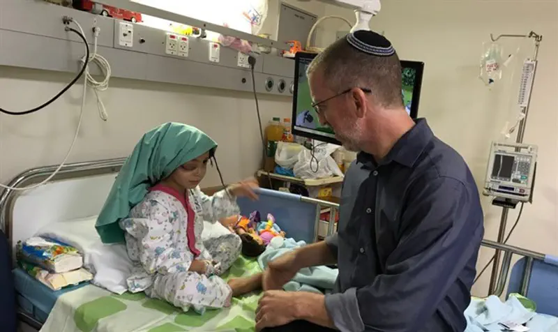 Dr. Morris Hartstein treating a girl from Gaza with a lymphatic malformation in one of her eyes. She received treatment in an Israeli hospital.