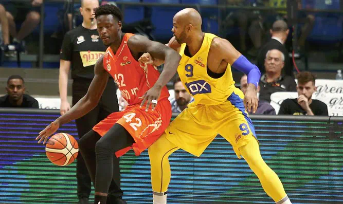 זאנה מנס ציונה מול אלכס טיוס, הערב