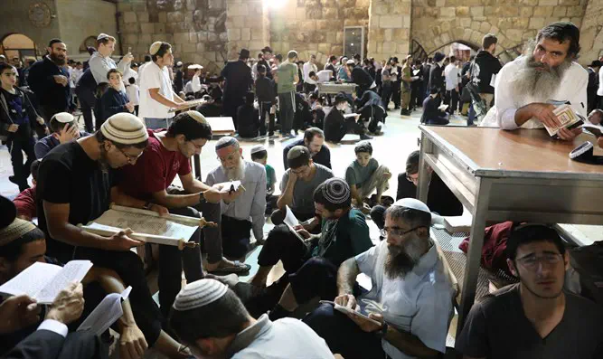 Tisha B'Av at Western Wall
