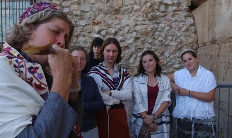 Post-patriarchal shofar blowing exhibition