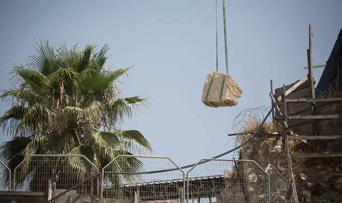 Removing stone that dislodged from Western Wall