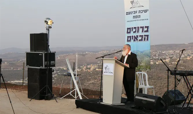 הרב לבנון בחנוכת הישיבה