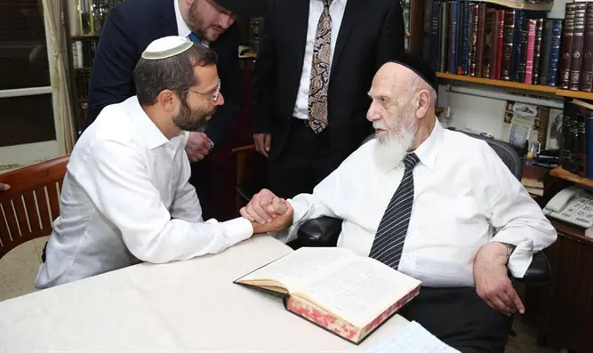 גנץ בבית הרב שלום כהן נשיא מועצת חכמי התורה