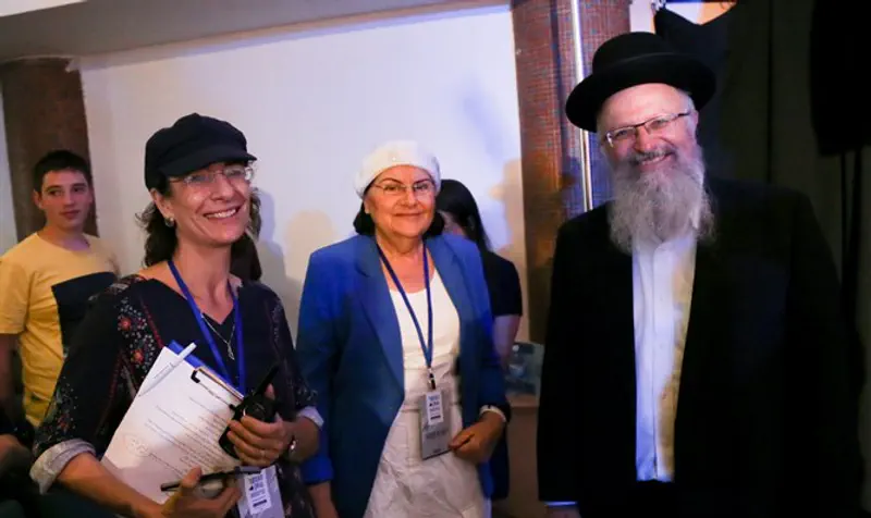 Nadia Matar and Yehudit Katzover of "Women in Green" with Rabbi Shmuel Eliyahu