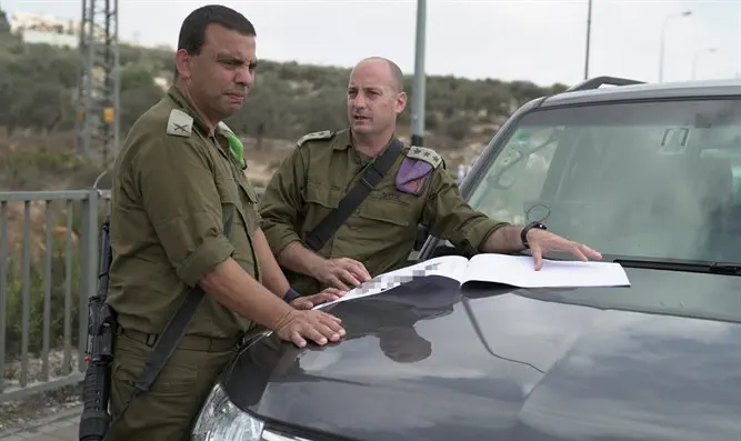Commander of the Judea and Samaria Division, Brig. Gen. Eran Niv, and Commander of Ephraim Brigade, Colonel Idan Katz at scene