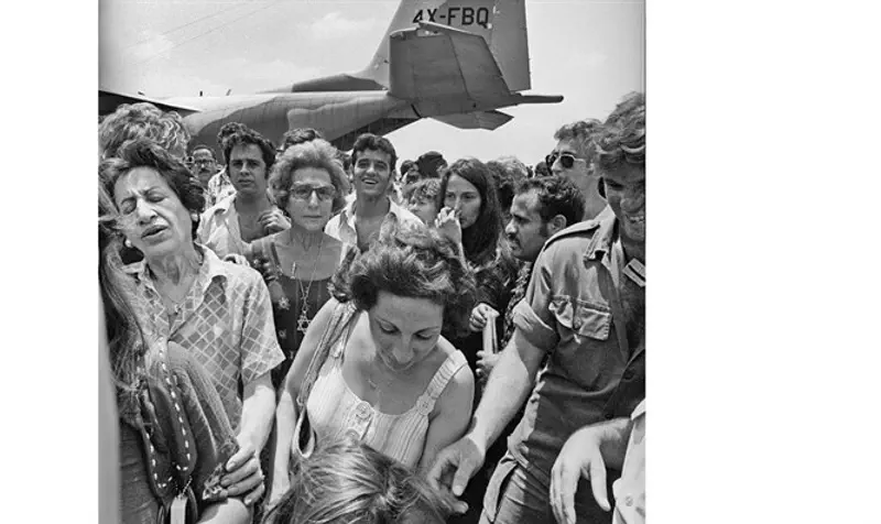 Hijacked passengers disembark Hercules aircraft at Ben Gurion airport