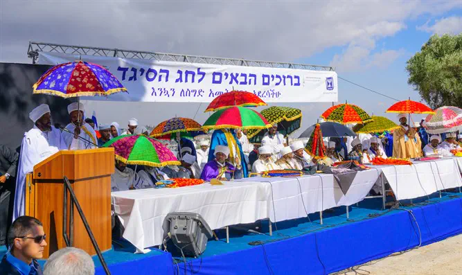 הקסים בלבוש המסורתי