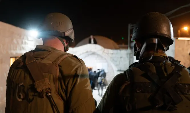 הכוחות במתחם הקבר