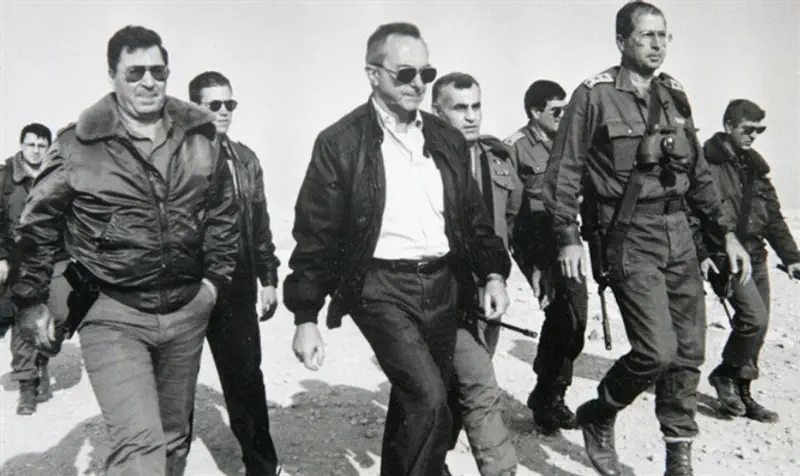 Moshe Arens as Defense Minister in 1991, Photo: Yossi Zamir