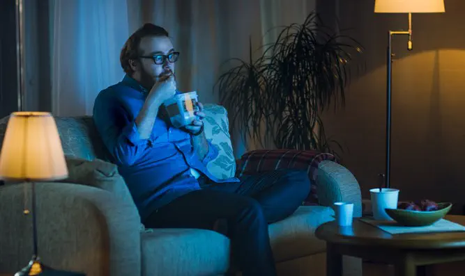 שינה מאוחרת עלולה להוביל להשמנה ואף לסכרת