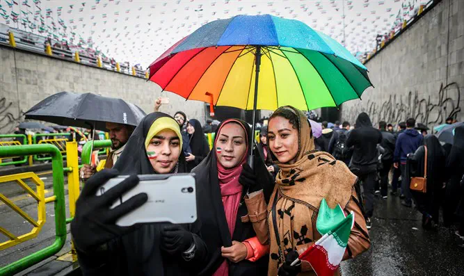 Iranian women take selfies during ceremony to mark 40th anniversary Revolution