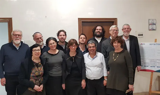 משפחתו של מנחם מנדל פריבס ז"ל עם הנהלת מכללת הרצוג