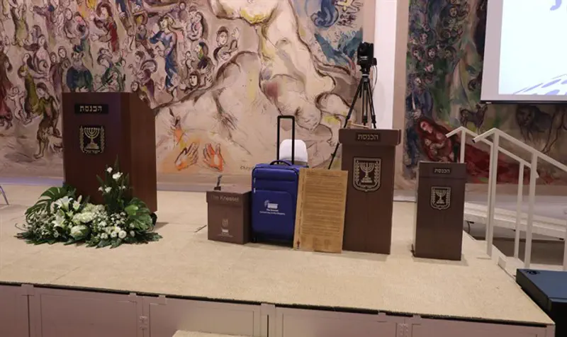 Knesset podium replicas for Diaspora children