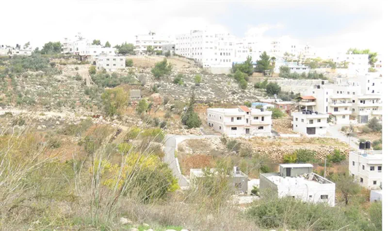 Unchecked spread of illegal Arab building chokes Efrat's north