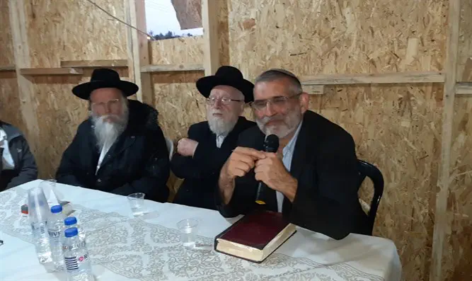 Rabbi Lior gives class at place of attack