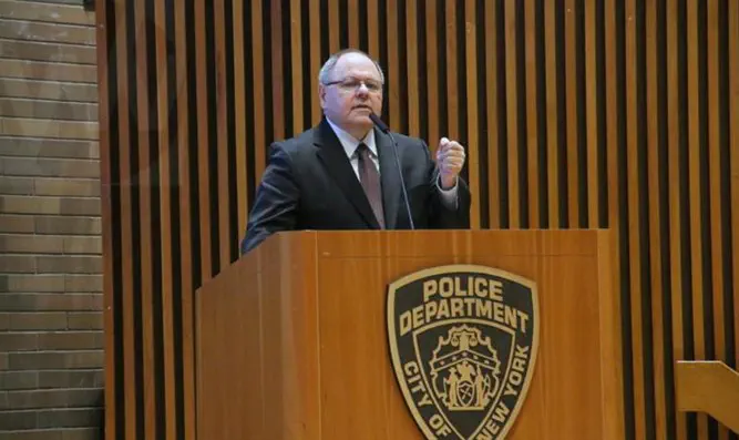 דיין נואם בפני מפקדי משטרת ניו יורק