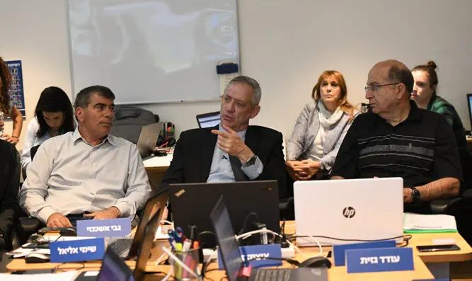 גנץ במטה כחול לבן