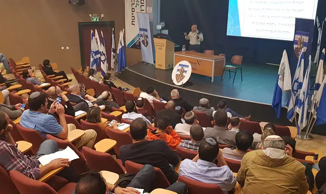 המנהל האזרחי מציג את פעילותו לתושבי יו"ש