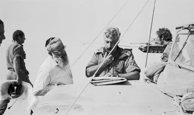 אריאל שרון והרב שלמה גורן באוקטובר 73'