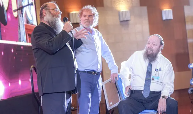 מימין: הרב קלין, פרופ' יגל והרב בורשטין