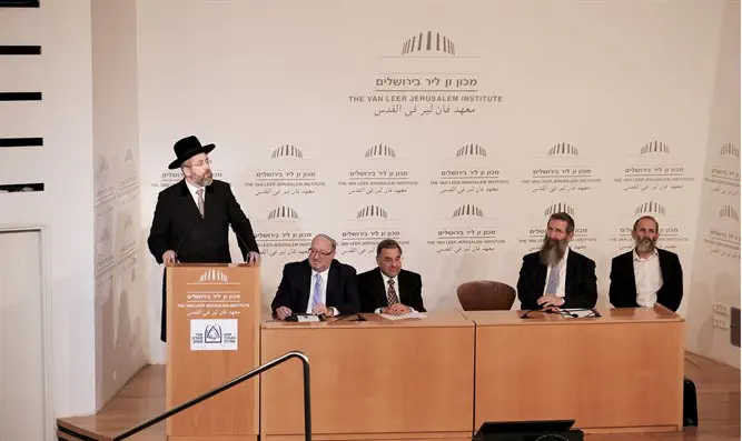 הרב דוד לאו נושא דברים