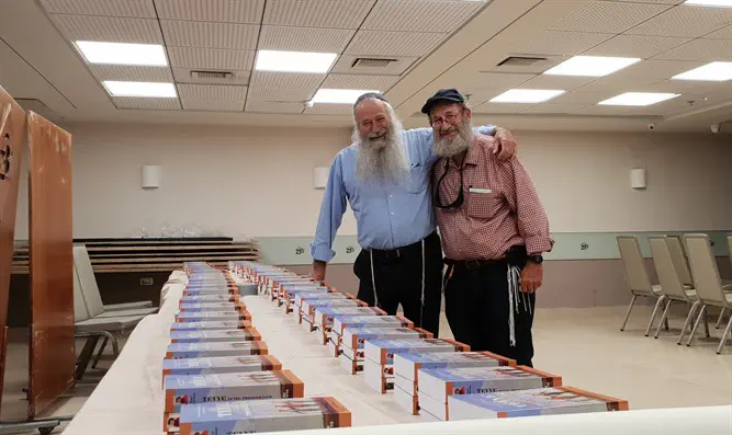 Tzvi Fishman and Natanel Shor at Mevo Modiin event