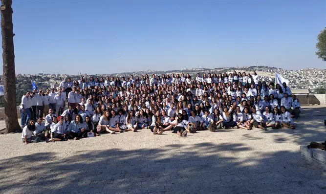 קומונריות בני עקיבא