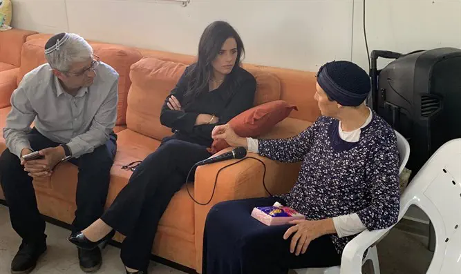 שקד בבית משפחת שנרב